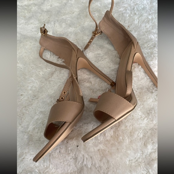 Heels 🖤 - Picture 2 of 3